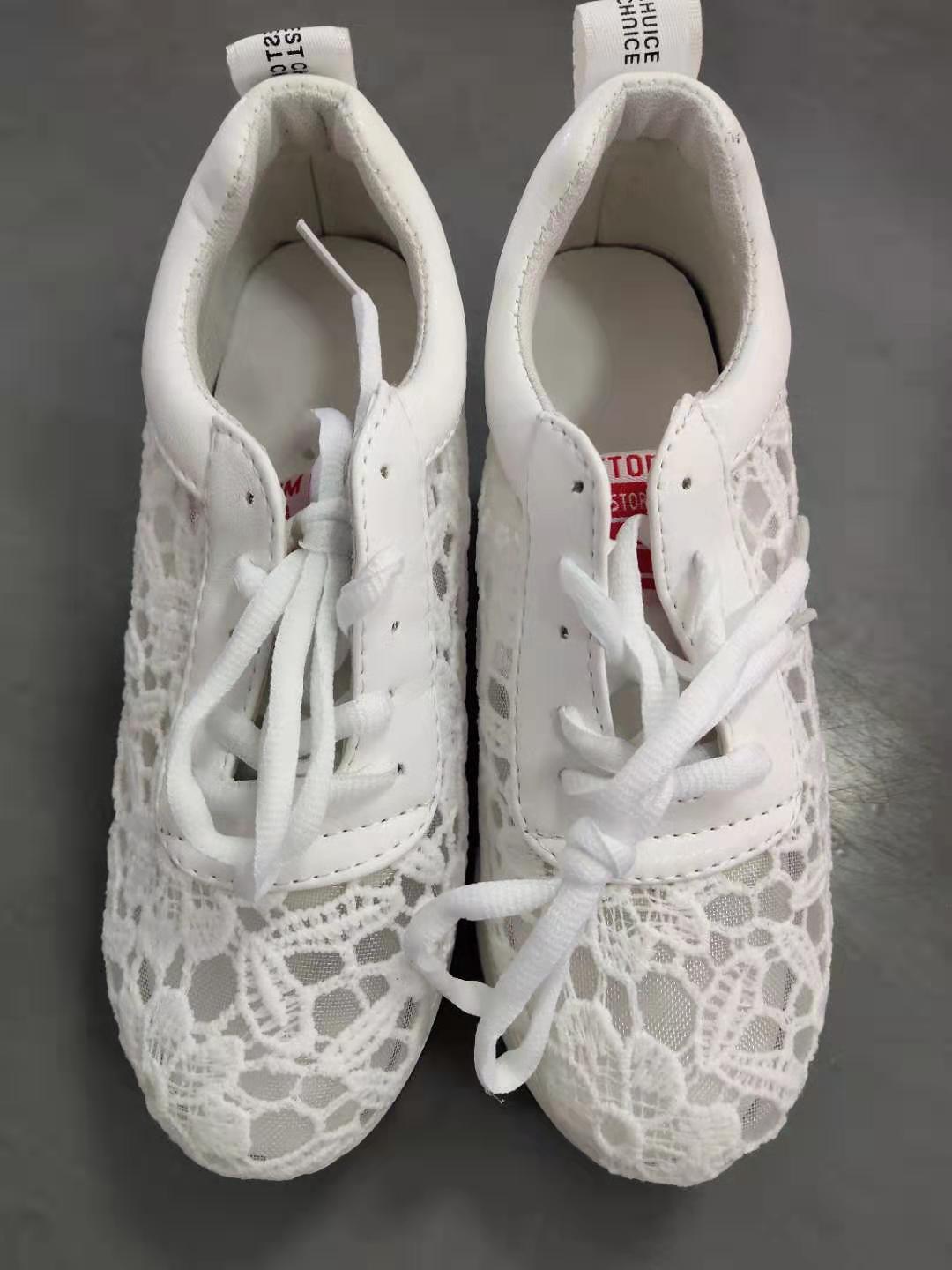 lace splicing muffin casual sneakers