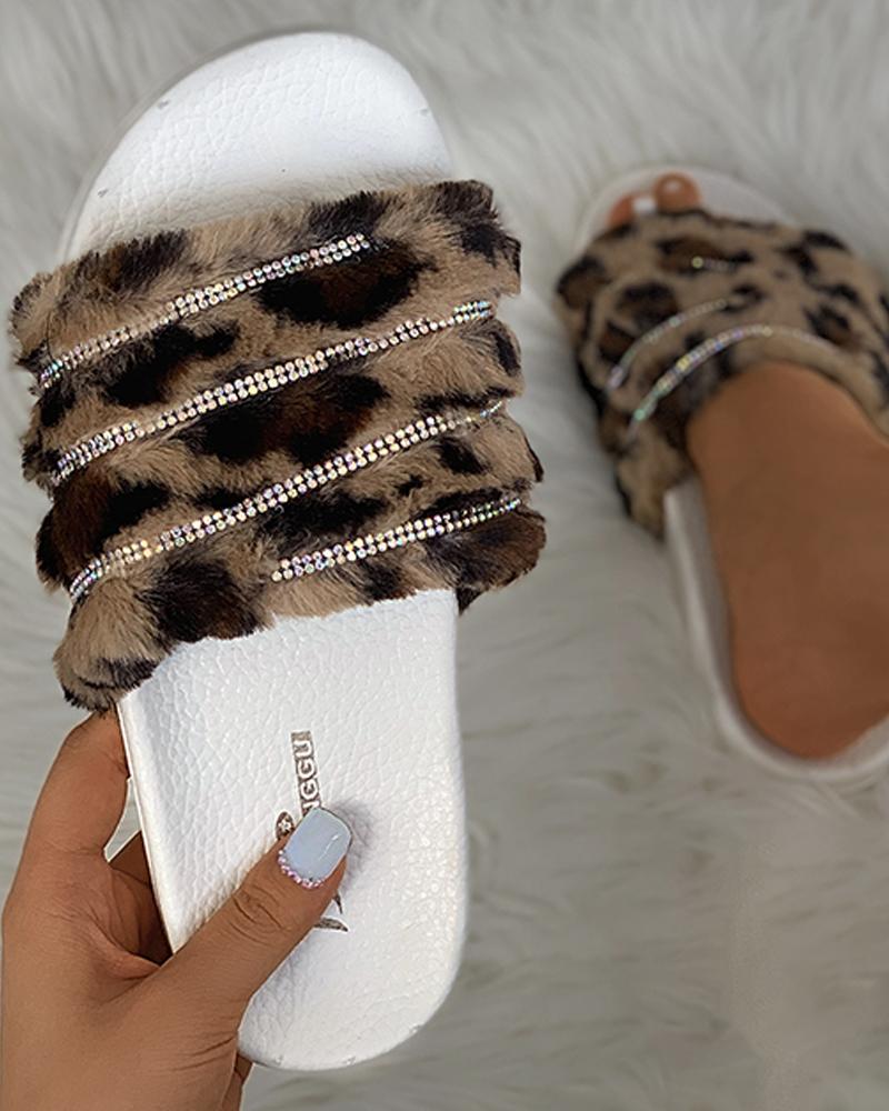 

Cheetah Print Studded Fluffy Slippers, White