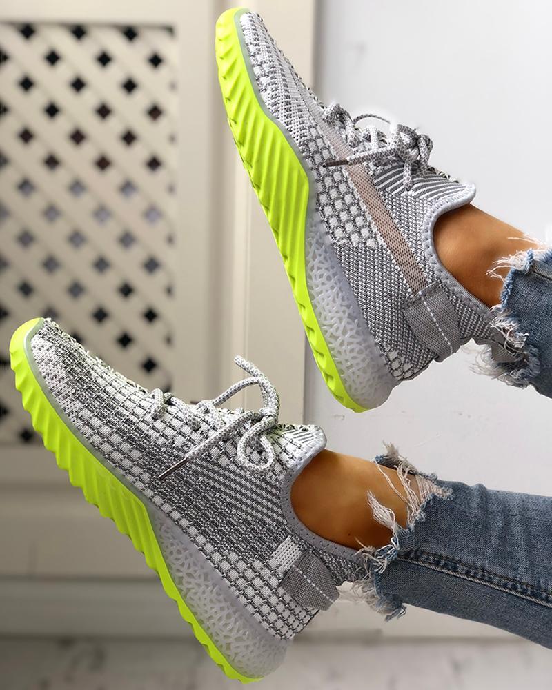lacing up yeezys