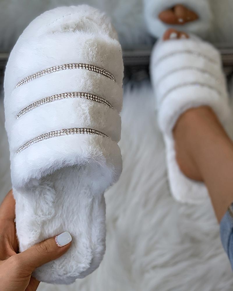 

Studded Plain / Tie Dye Print Fluffy Slippers, White