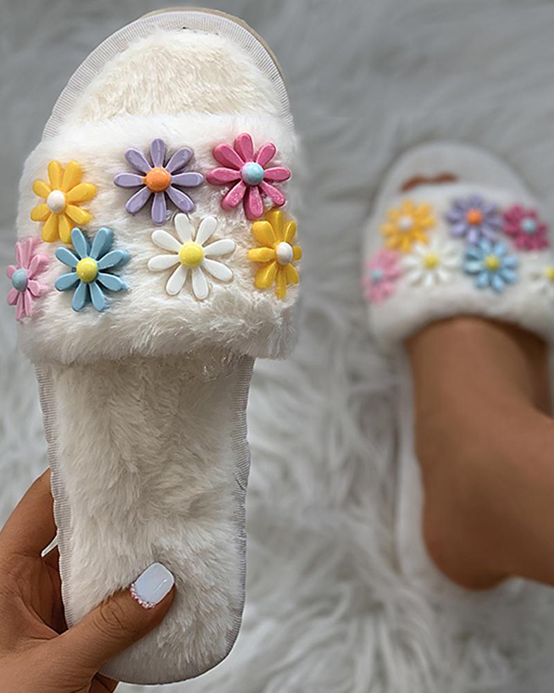 

Daisy Pattern Fluffy Slippers, Beige