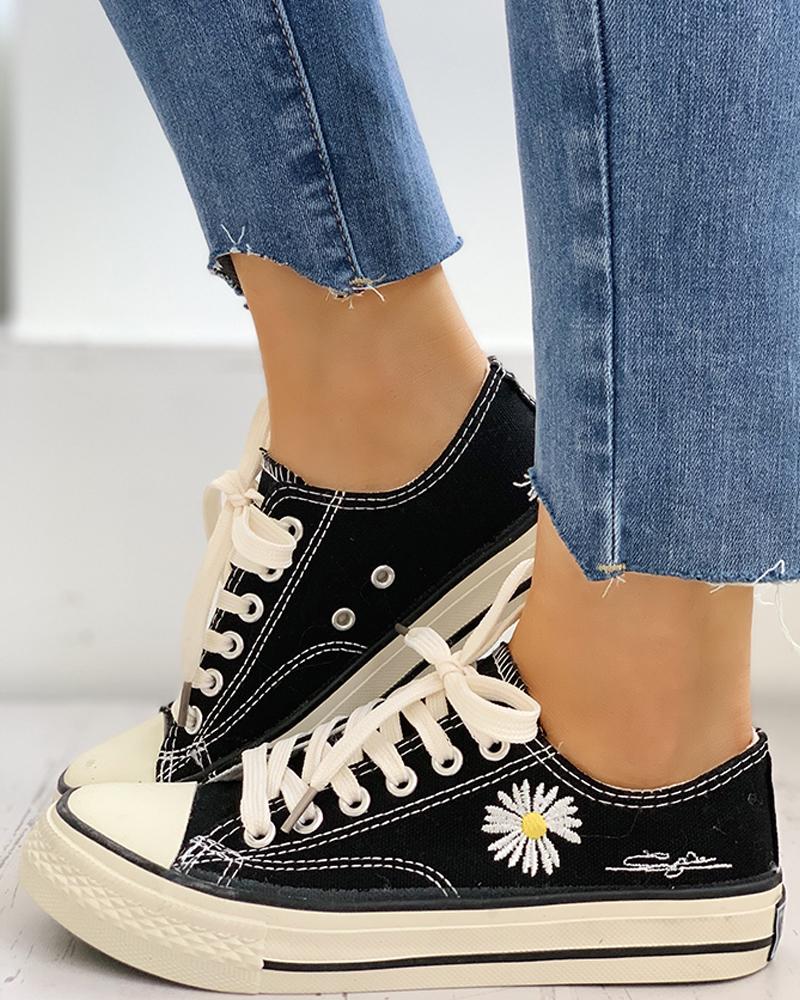 

Daisy Pattern Eyelet Lace-up Sneakers, Black