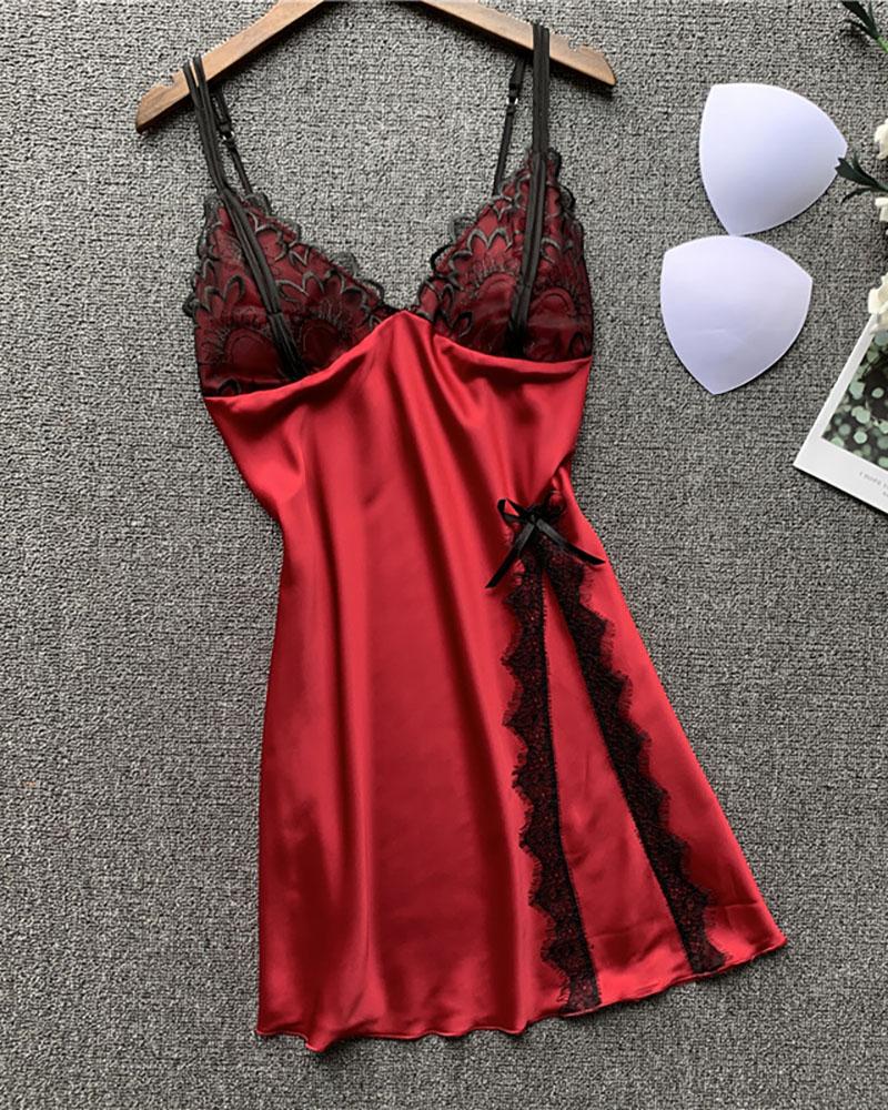 

Contrast Lace Padded Spaghetti Strap Slip Sleepwear, Red