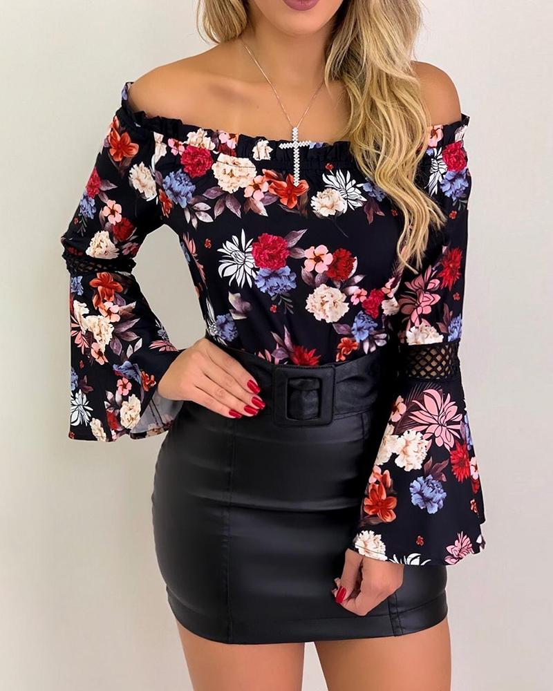 

Frill Hem Bell Sleeve Floral Print Women Blouse, Black