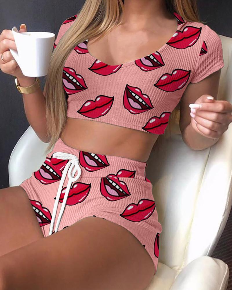 

Mouth Print Short Sleeve With Skinny Shorts Suit Sets, Pink