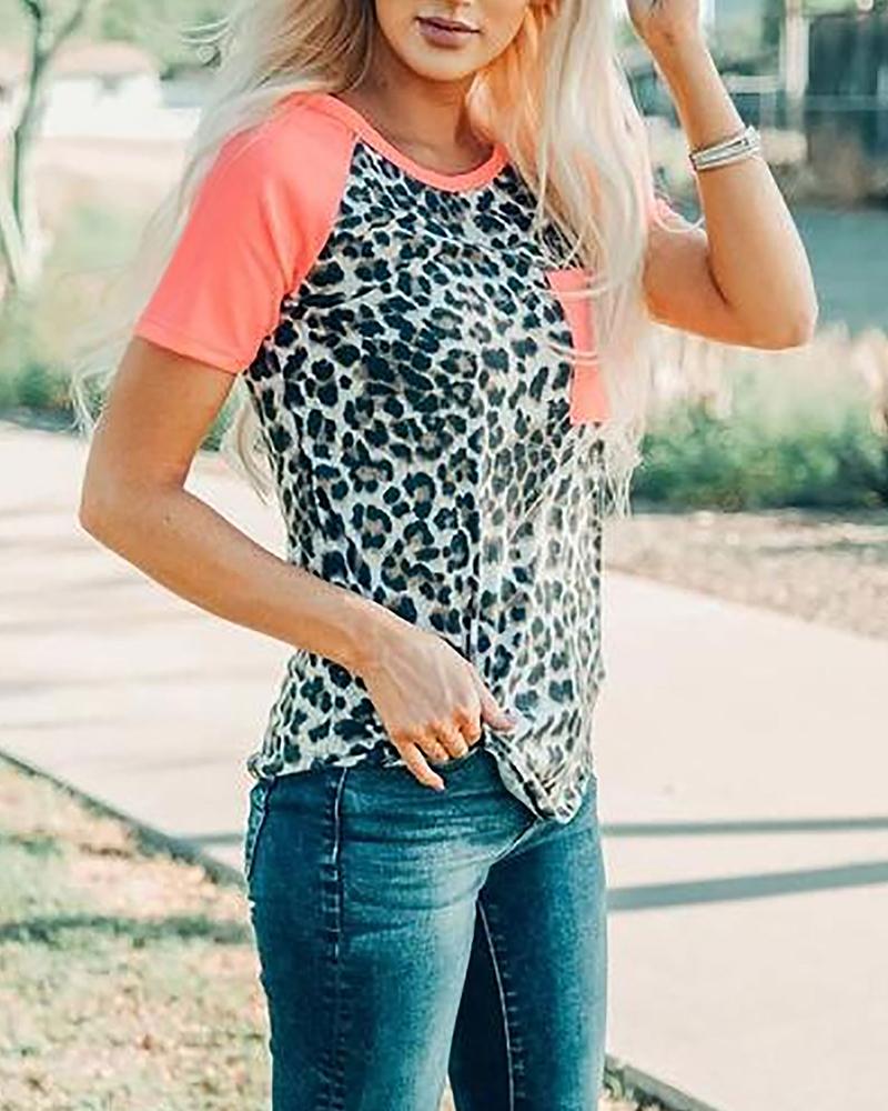 

Leopard Contrast Front Pocket T-Shirt, Pink