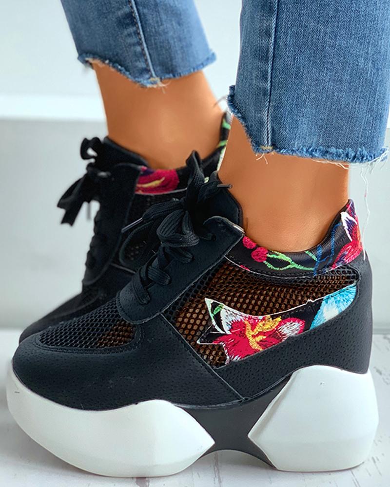 

Floral Embroidery Lace-Up Breathable Sneakers, Black