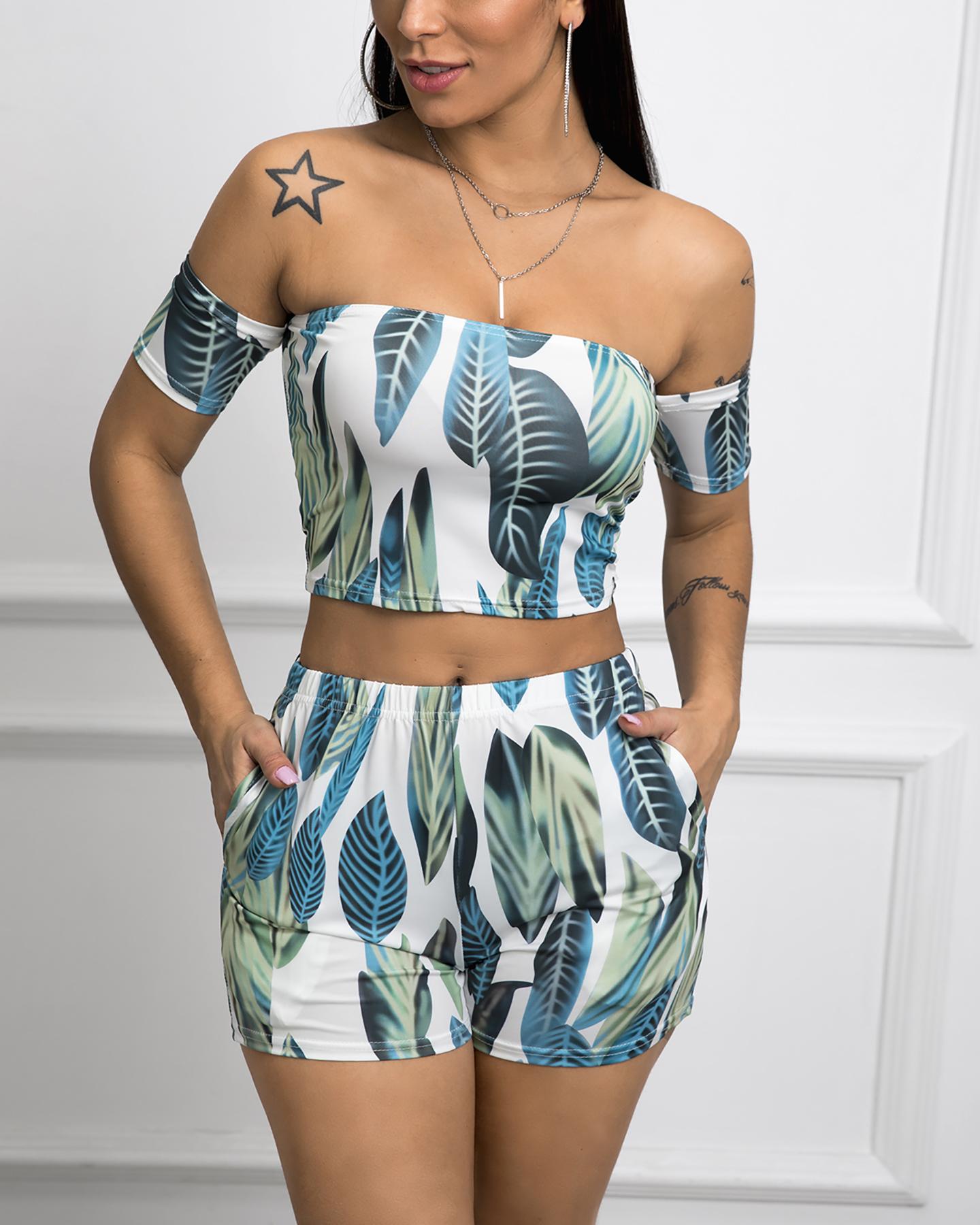 

Leaf Print Off Shoulder Crop Top & Shorts Set, Multicolor