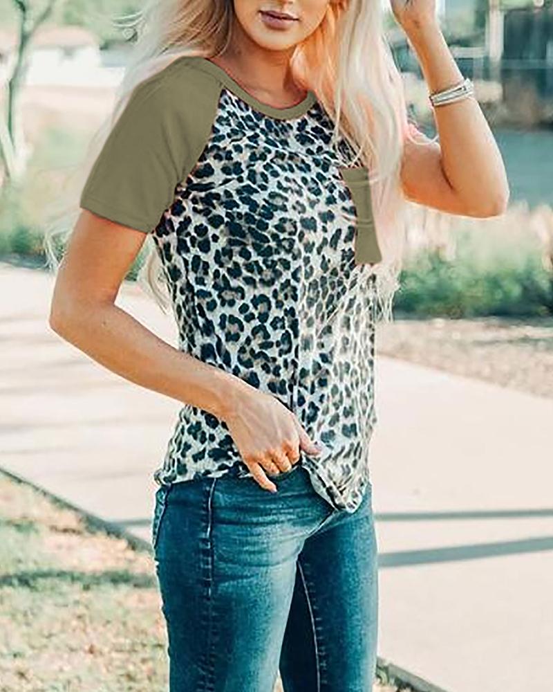 

Leopard Contrast Front Pocket T-Shirt, Green