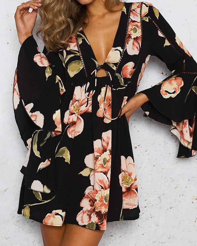 

Stylish Flared V Neck Floral Print Mini Dress, Black